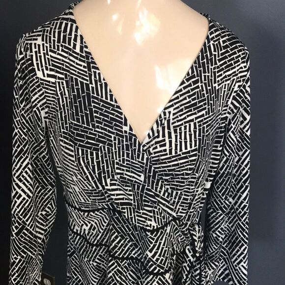 Ann Taylor black/white faux wrap w/ side tie top S - Picture 3 of 7